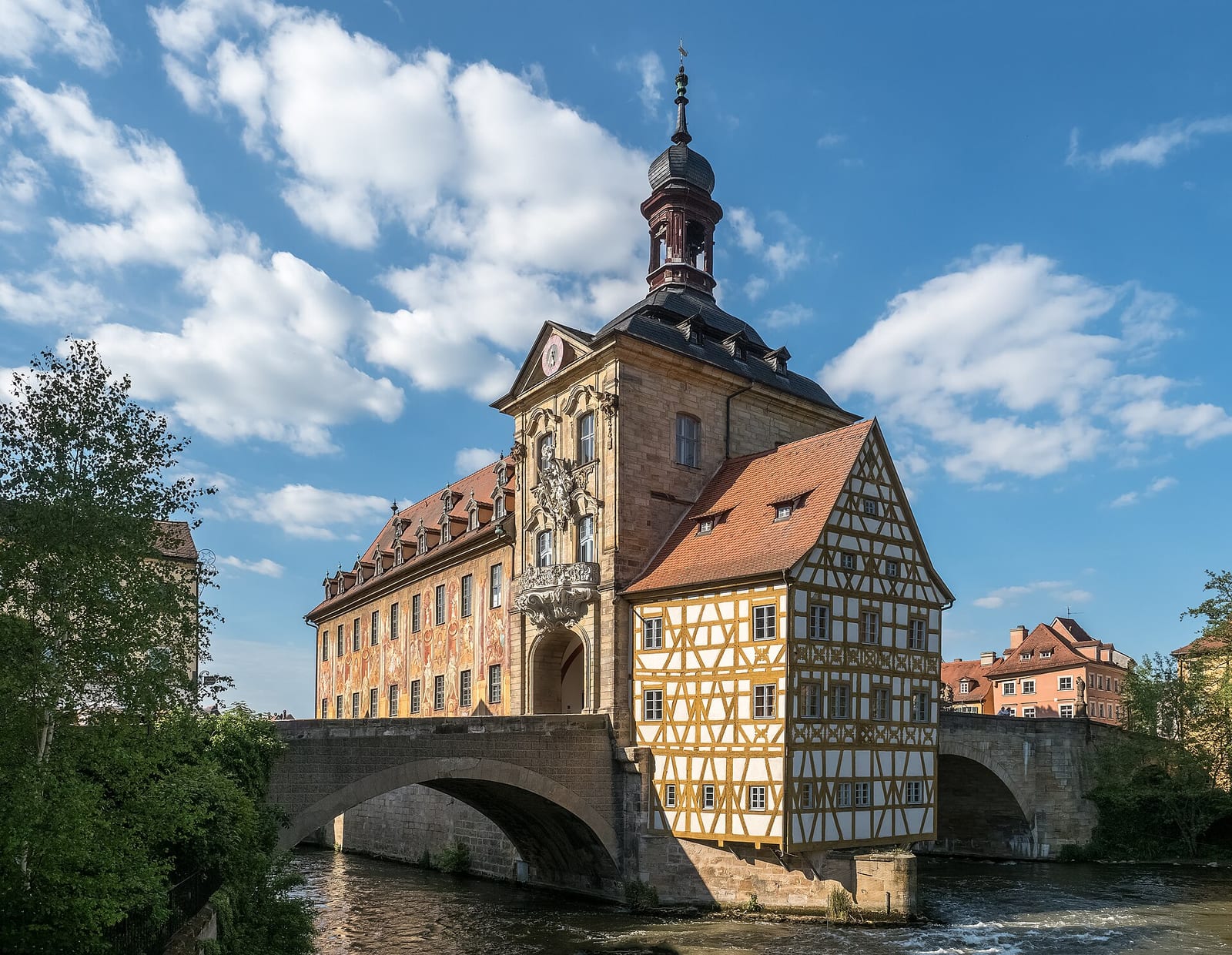 Das Alte Rathaus von Bamberg auf einer Insel in der Regnitz