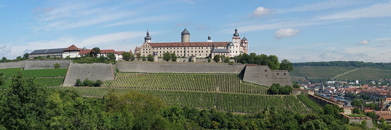 Die Festung Marienberg hoch über Würzburg und dem Main