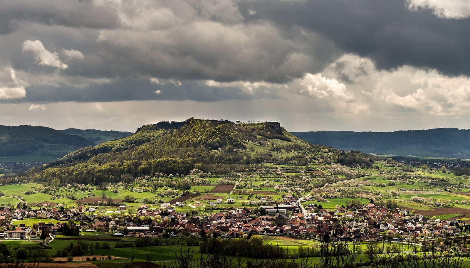 Das Walberla (Ehrenbürg), ein markanter Tafelberg in der Fränkischen Schweiz