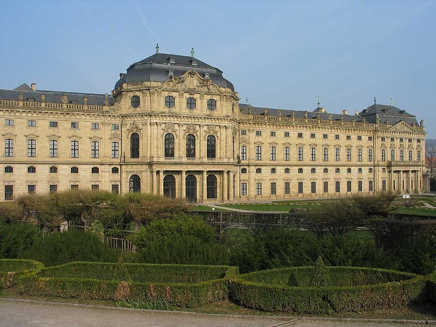 Die Würzburger Residenz mit Hofgarten, ein barockes UNESCO-Welterbe